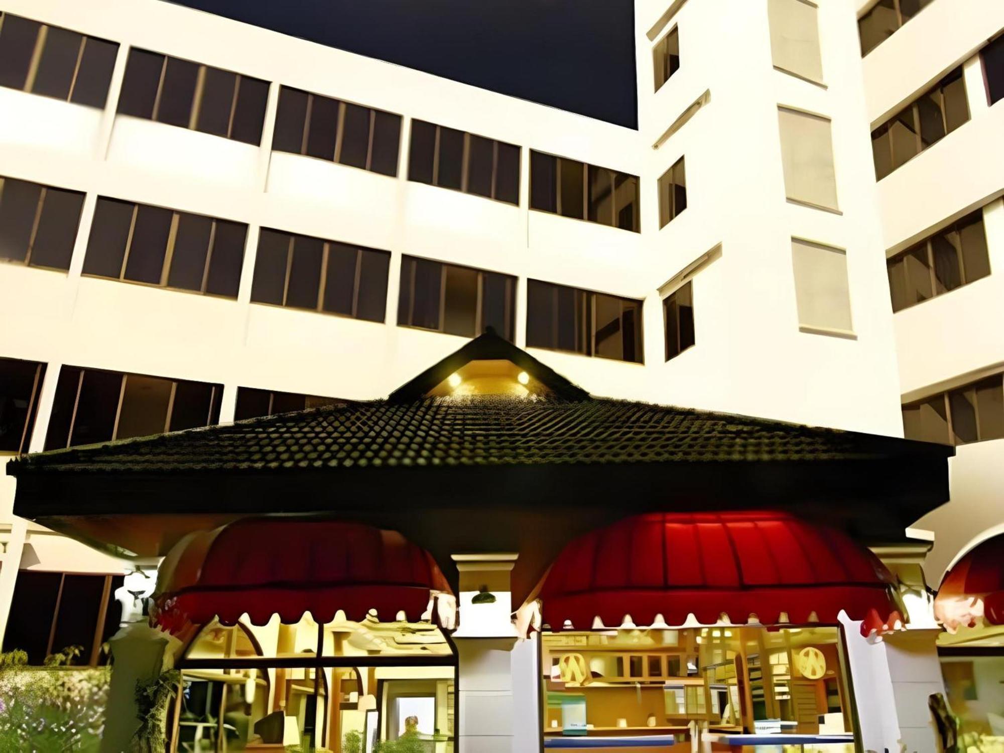 Super Oyo 1096 Winner Inn Hotel Csiangmaj Kültér fotó
